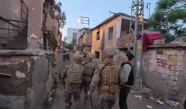 Adana’da torbacı operasyonu: 15 tutuklama