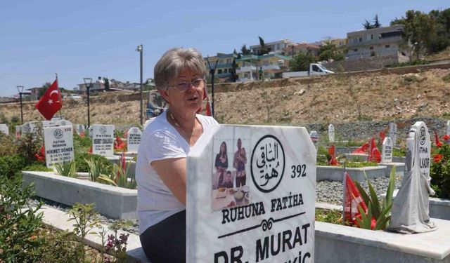 Deprem mezarlığında hüzünlü arefe