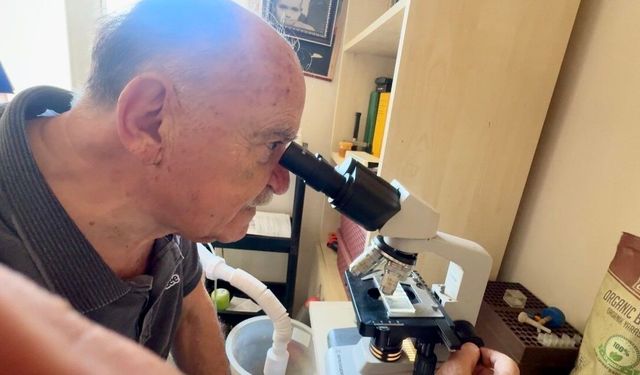 Evinin bir odasını labaratuvar haline getirdi, araştırmalarına ara vermedi