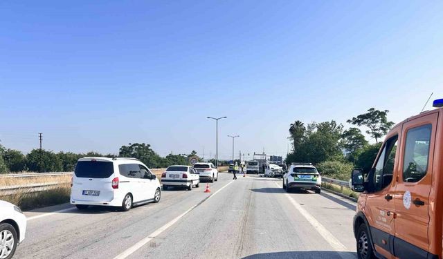 Hatay’da kamyon 3 aracı biçti: 1 ölü, 10 yaralı