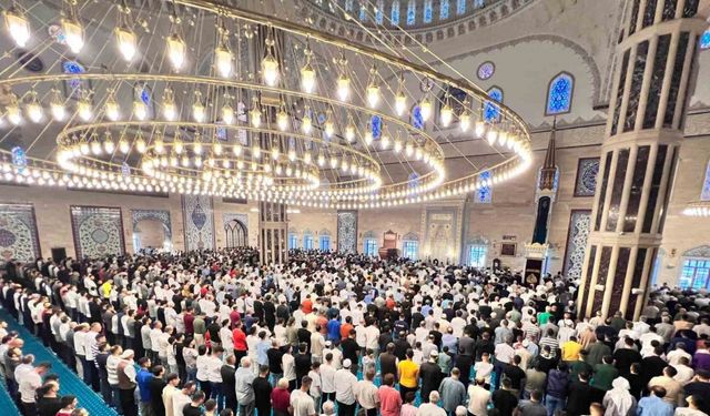 Kahramanmaraş’ta bayram namazı coşkusu