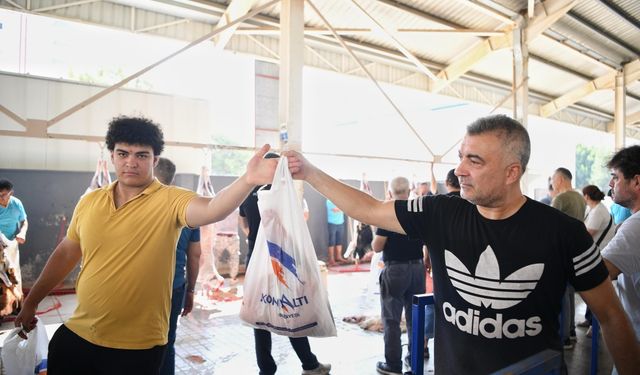 Konyaaltı’nda ücretsiz kurban kesim hizmeti sunuldu