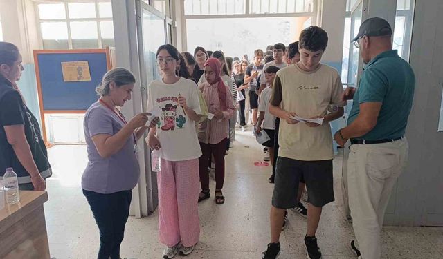 Manavgat’ta LGS heyecanı: Veliler dua etti, öğrenciler ter döktü