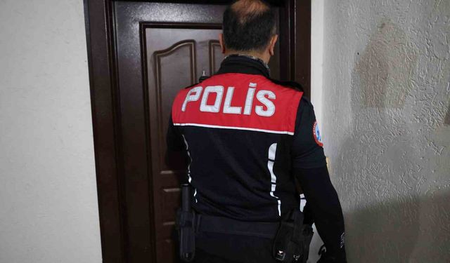 Mersin’de 54 adrese operasyon: 89 aranan şahıs yakalandı