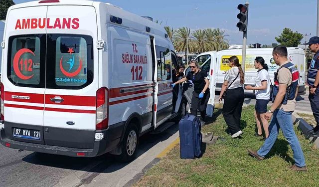 Nakliye kamyonu ile otobüs çarpıştı: 1 yaralı