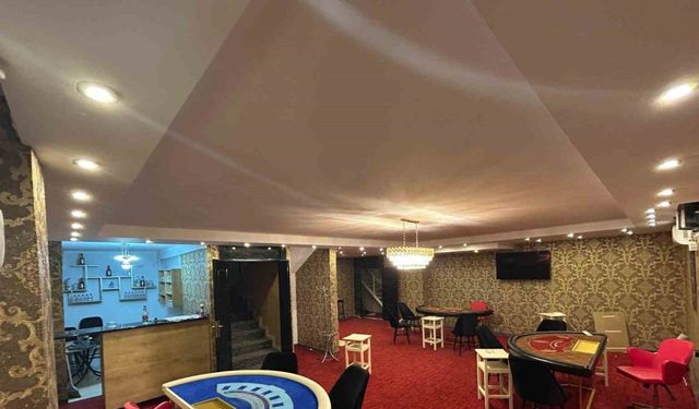 Okul bitişiğinde kumarhane açtılar, tavandan cephanelik çıktı: 5 tutuklama