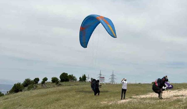 Paraşütle şehirler arası yolculuk: 7 saatte 230 kilometre uçtu