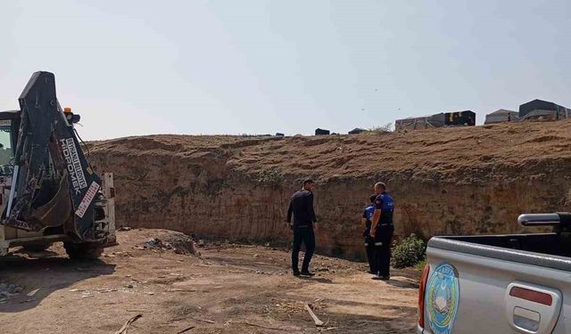 Reyhanlı’da açık alana bırakılan kurban atıkları temizlendi
