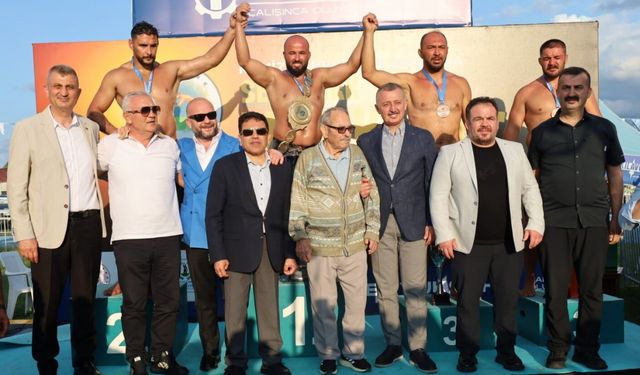 Yağlı güreş liginde Muratpaşa Belediyesi liderliğini sürdürüyor
