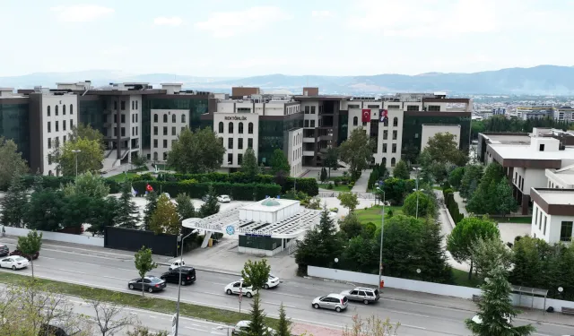 BTÜ'ye YÖKAK'tan 5 yıllık tam akreditasyon