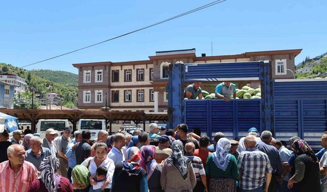 20 ton karpuz ücretsiz dağıtıldı