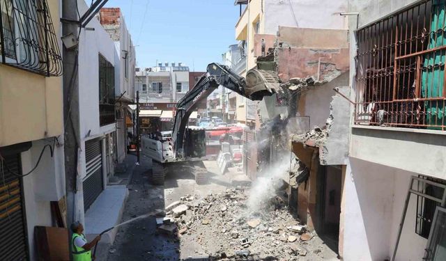 Akdeniz’de metruk yapılar tek tek yıkılıyor