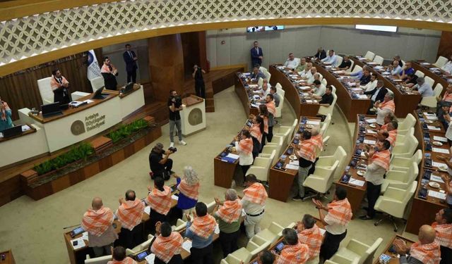 Antalya Büyükşehir Belediye Meclisi, Böcek’in tutuklanmasının ardından ilk kez toplandı