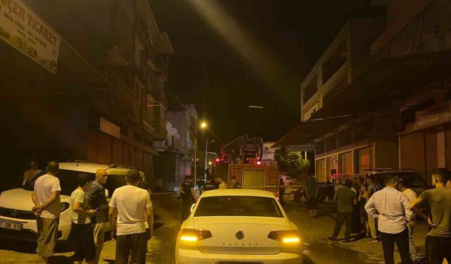 Antalya’da 4 katlı binada çıkan yangında 3 kişi dumandan etkilendi