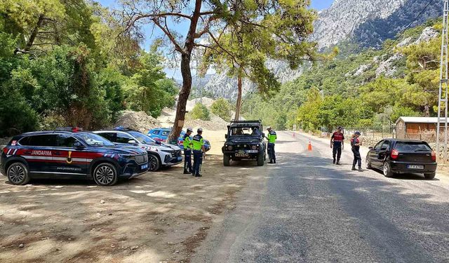 Antalya’da safari araçlarına denetim: 4 araç trafikten men edildi
