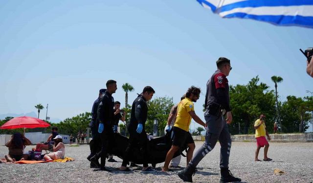 Konyaaltı Sahili’nde vücudunda kesikler bulunan erkek cesedi bulundu