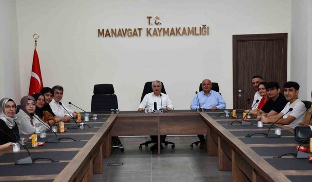 Manavgat’ın başarılı öğrencileri ödüllendirildi