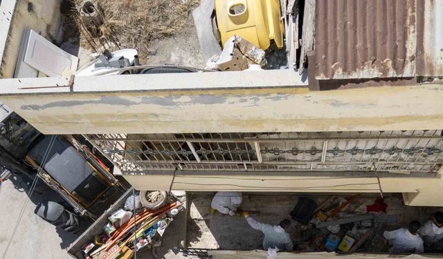 Mersin’de çöp ev temizlendi, 10 kamyon çöp çıkarıldı