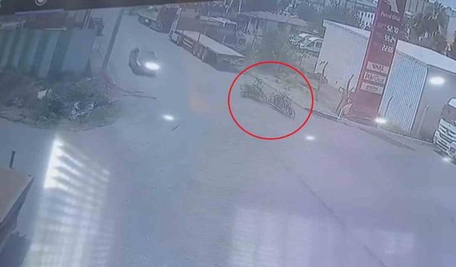 Motosikletlerin çarpışmasıyla yere savruldular