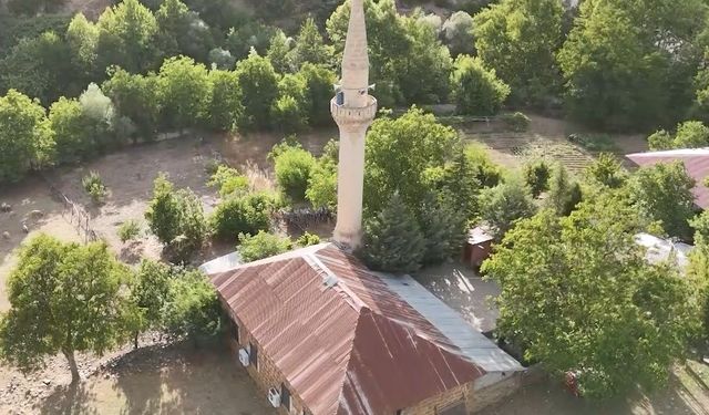 Tescilli tarihi cami geçmişin izlerini geleceğe taşıyor