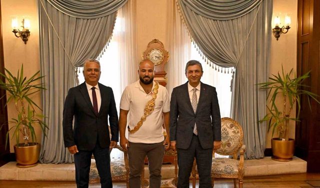 Vali Şahin, Kırkpınar başpehlivanını ağırladı