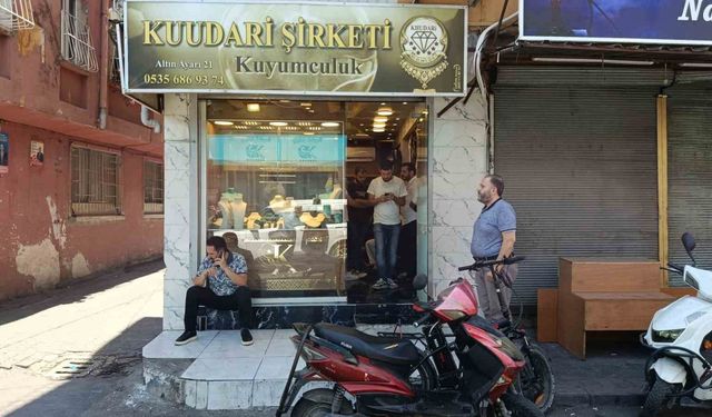 Adana’da kuyumcu soygunu: 2 kişiyi vurup 1 kilo altın çaldılar