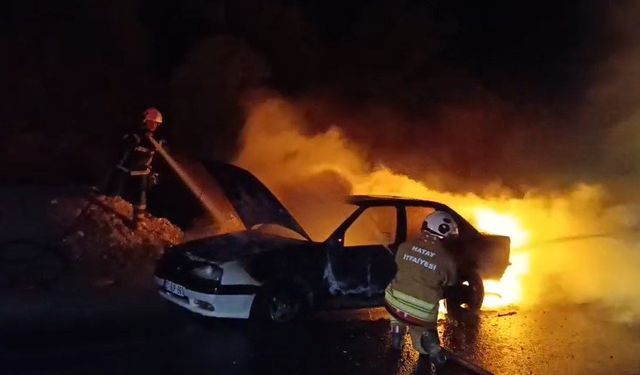 Alevlere teslim olan otomobil kullanılamaz hale geldi