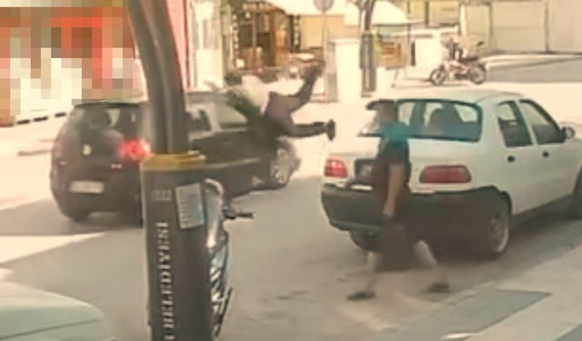 Burdur’da otomobilin çarptığı genç metrelerce havaya savruldu