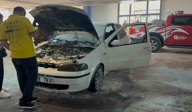 Gazipaşa’da AVM otoparkında otomobil yangını