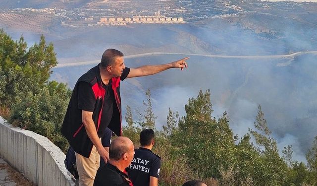 Hatay’da orman yangını sürüyor... Alevlere müdahale 10. saatte devam ediyor