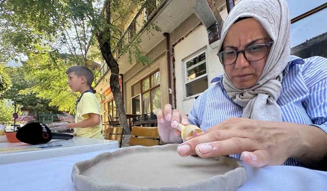 Hayallerini ata toprağında açtığı seramik atölyesiyle gerçekleştirdi