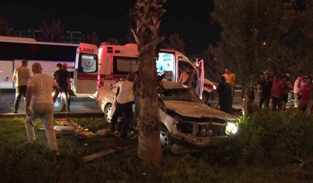 Kazada hurdaya dönen araçta çocukları sıkışan babanın çaresizliği