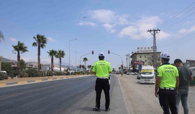 Kırmızı ışıkta durmayarak polisin dron kamerasına yakalanan sürücü: "Allah devletimizden razı olsun"
