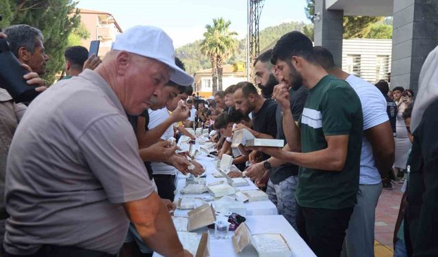 Ödülü alabilmek için 3 dakikada 1 kilo 100 gram lokum yemeyi başardı
