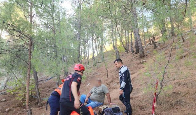 Ormanda ayağı kırılan vatandaşı itfaiye ekipleri kurtardı