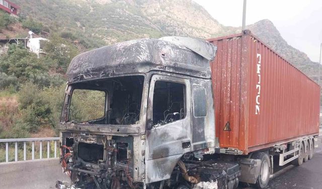 Osmaniye’de tırda çıkan yangın söndürüldü