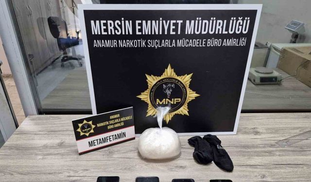 Uyuşturucu ele geçirilen araçtaki biri eski avukat 3 şüpheli tutuklandı