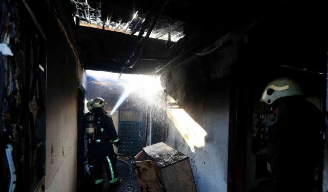 Antalya’da alt katta yakılan soba üst katı küle çevirdi