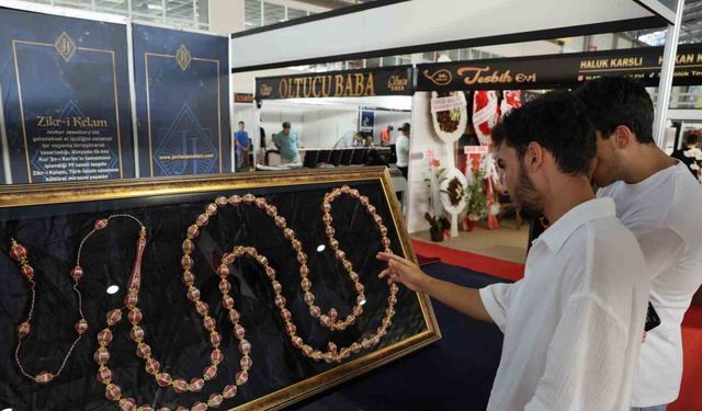 Değer biçilemiyor: Kur’an-ı Kerim’in 604 sayfası tespihe nakşedildi