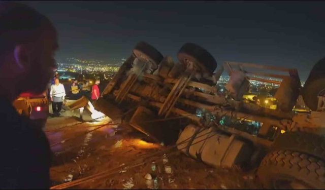 Freni patlayan kamyon devrildi, sürücü kayıplara karıştı