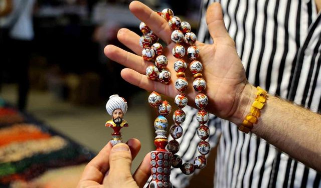 Padişah portreli tespihler görücüye çıktı