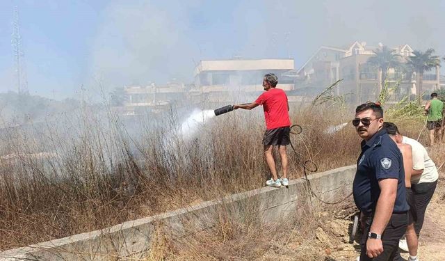 Villaları tehdit eden yangına ilk müdahale otel personeli ve müşterinden geldi