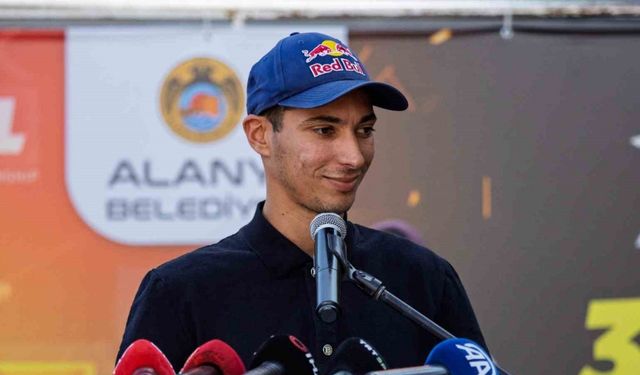 3’üncü kez Dünya Şampiyonu olan Toprak Razgatlıoğlu, memleketi Alanya’da coşkuyla karşılandı