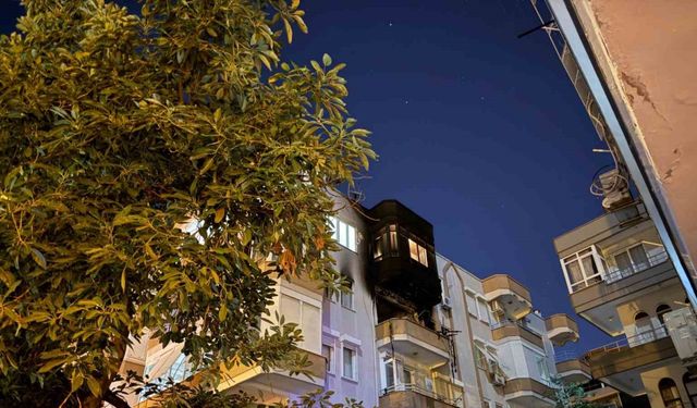 Alanya’da 5 katlı binada yangın: 1 kişi hayatını kaybetti