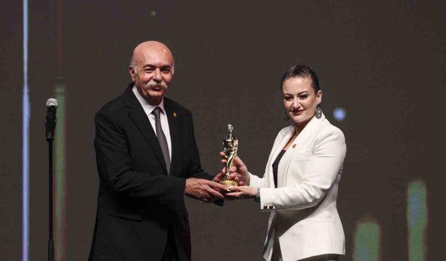 Altın Portakal’da "Onur, Emek, Başarı" ödülleri sahiplerini buldu