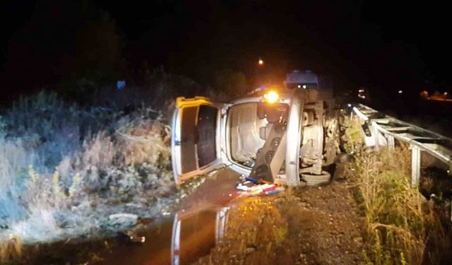 Burdur’da hafif ticari araç devrildi: 1 ölü