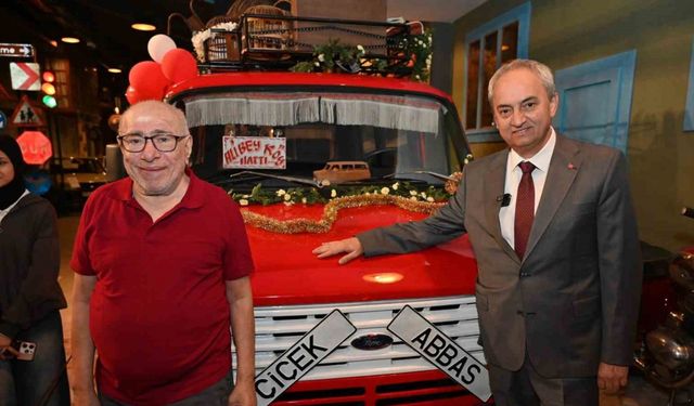 Çiçek Abbas, yıllar sonra minibüsüyle buluştu