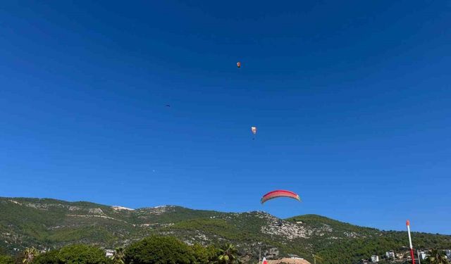Dünya Yamaç Paraşütü Hedef Şampiyonası Alanya’da başladı
