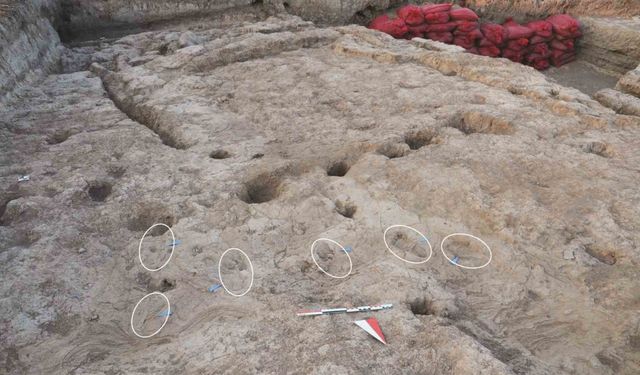 Hatay’da 7 bin 200 yıl öncesine ait 5 insan ayak izi keşfedildi