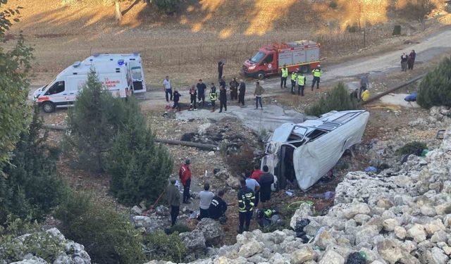 İşçi servisi şarampole devrildi: 5 ölü, 14 yaralı